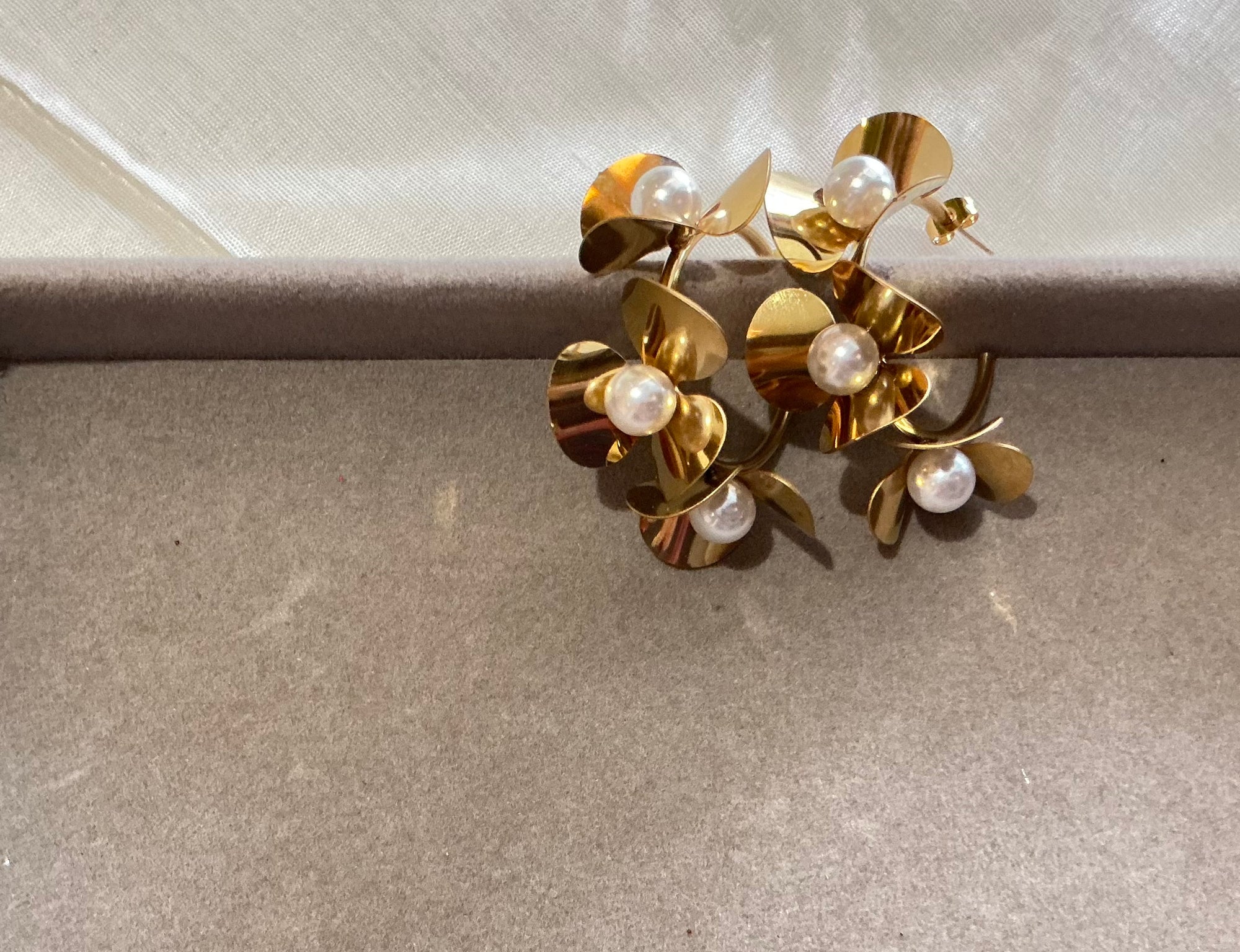 Bold Bloom Pearl Drop Earrings