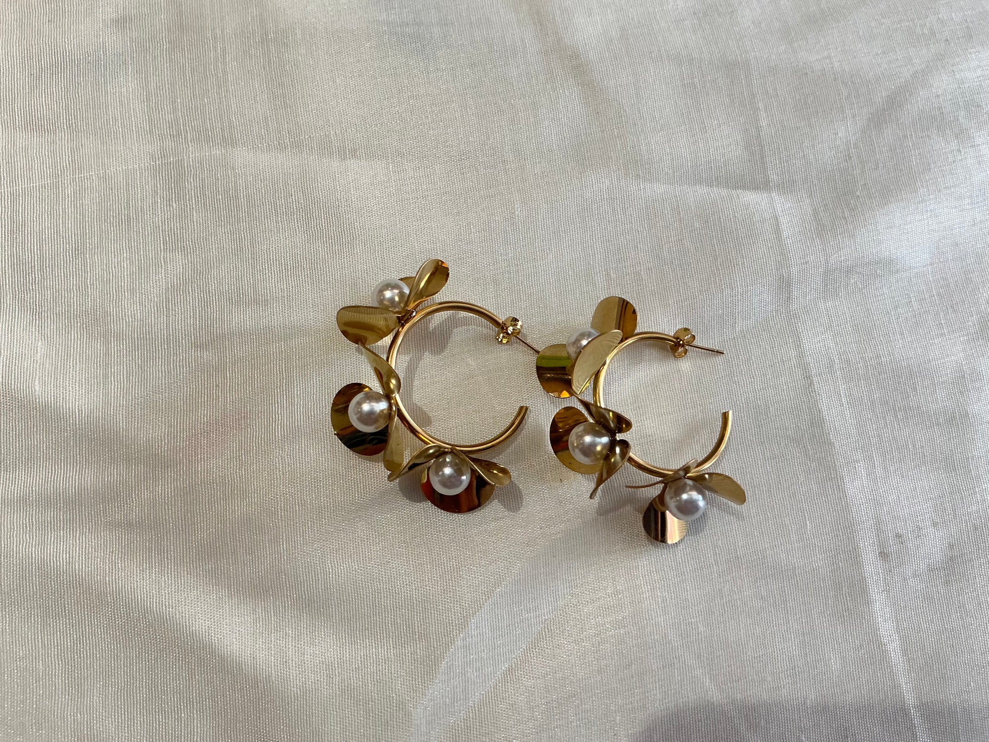 Bold Bloom Pearl Drop Earrings