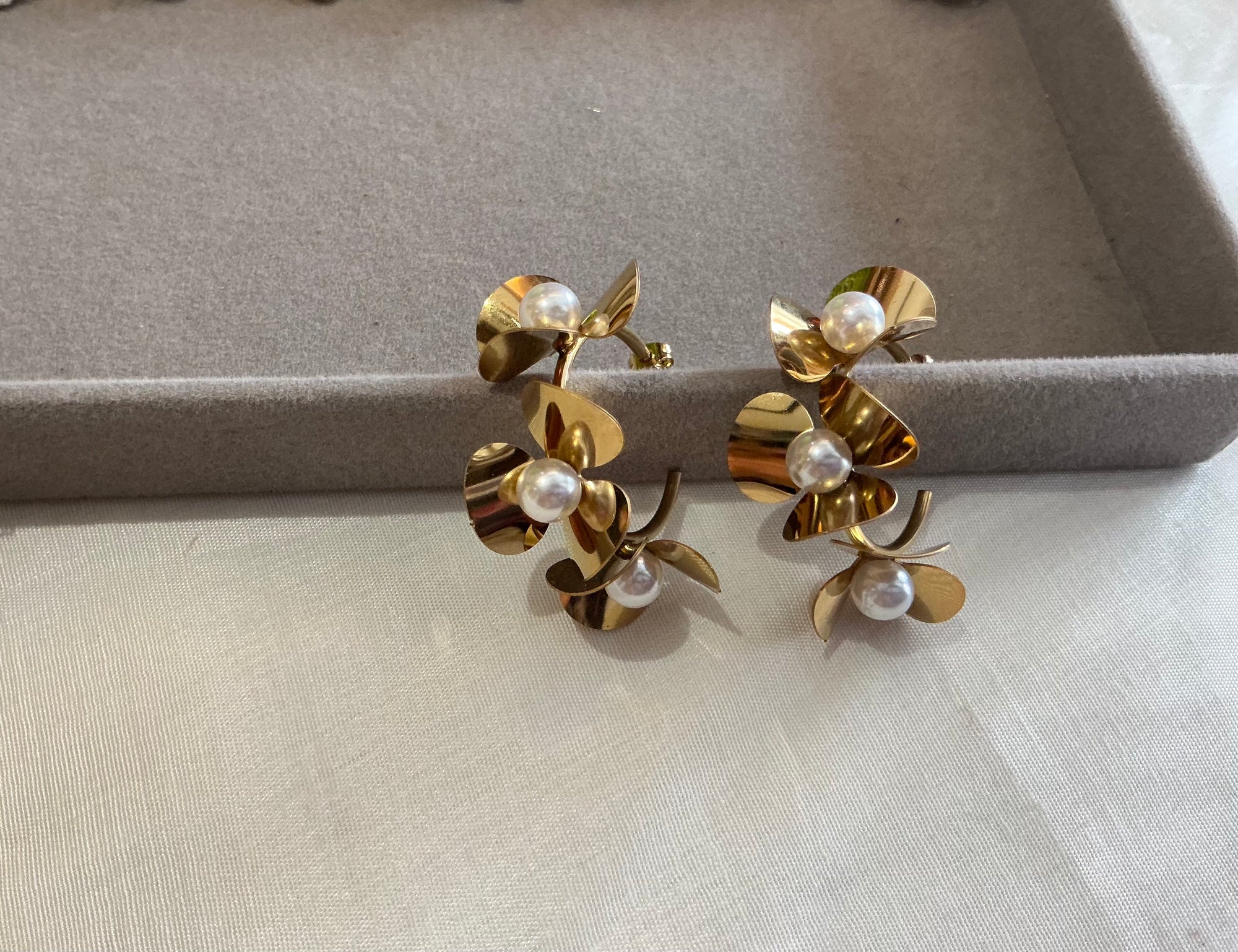 Bold Bloom Pearl Drop Earrings